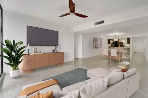 6181 Balboa Cir #303, Boca Raton, FL 33433