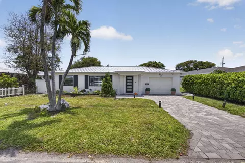 326 Alhambra Pl, West Palm Beach, FL 33405
