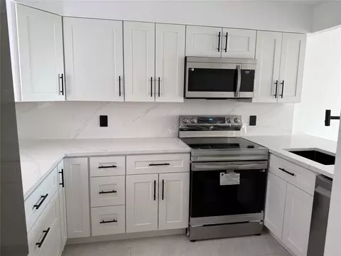 112 Royal Park Dr #4B, Oakland Park, FL 33309
