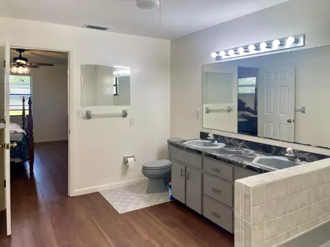 Bath - 3856 SW 11th Ave, Okeechobee, FL 34974 photo 1 of 6