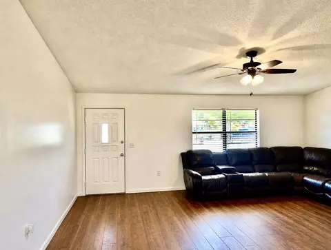 Living - 3856 SW 11th Ave, Okeechobee, FL 34974 photo 1 of 2
