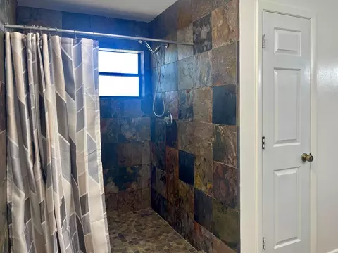 Bath - 3856 SW 11th Ave, Okeechobee, FL 34974 photo 5 of 6
