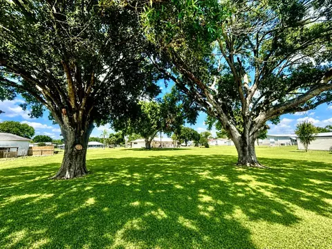 Exterior - 3856 SW 11th Ave, Okeechobee, FL 34974 photo 6 of 8