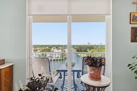 1401 S Ocean Dr #PH4, Hollywood, FL 33019