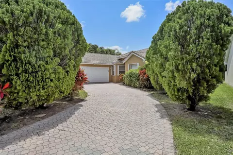 13284 Majestic Pine Ct, Delray Beach, FL 33484