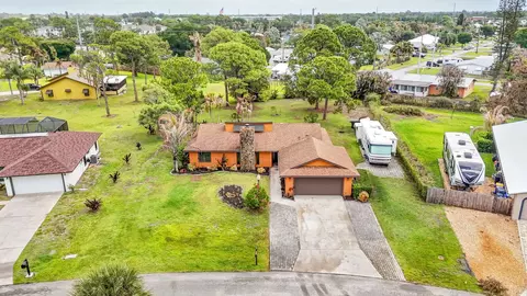 View/Area - 5589 SE Paramount Dr, Stuart, FL 34997 photo 1 of 6