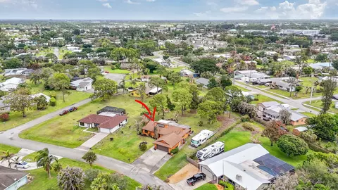 View/Area - 5589 SE Paramount Dr, Stuart, FL 34997 photo 5 of 6