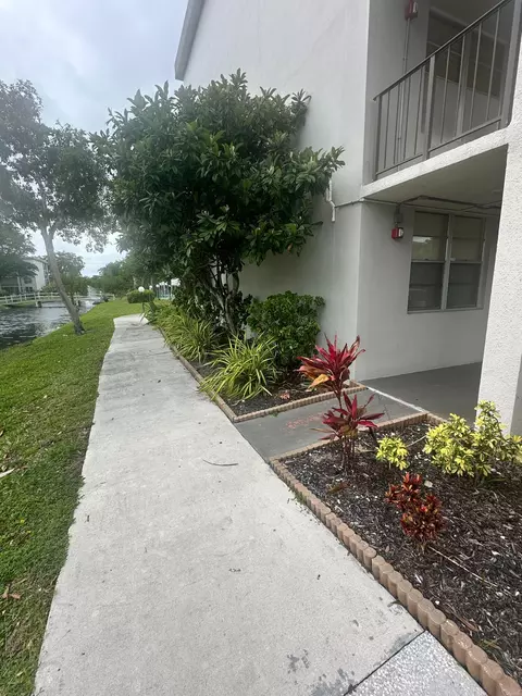 4850 NW 29th Ct #132, Lauderdale Lakes, FL 33313