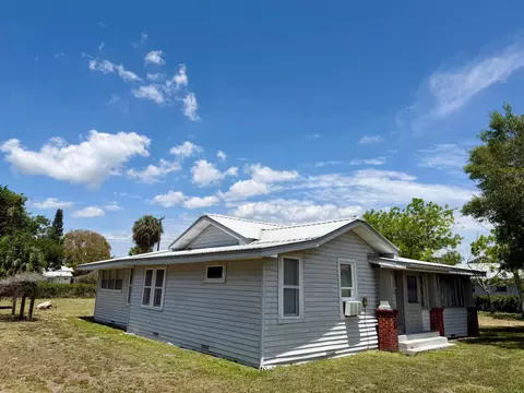 Exterior - 207 SE 4th St, Okeechobee, FL 34974 photo 5 of 7