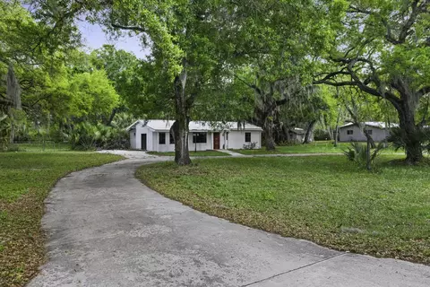 Exterior - 536 SE 16th Ave, Okeechobee, FL 34974 photo 4 of 9
