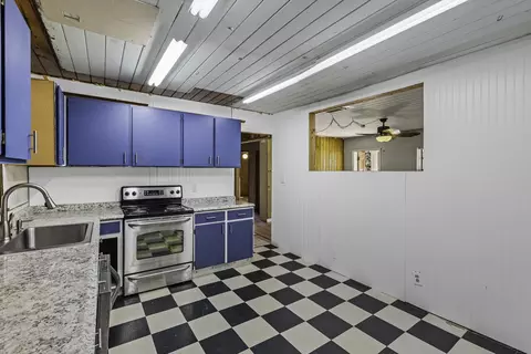 Kitchen - 536 SE 16th Ave, Okeechobee, FL 34974 photo 1 of 2