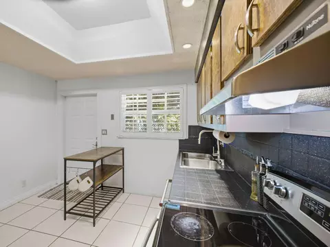 2200 Monroe St #24, Hollywood, FL 33020