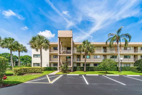 5550 Witney Dr #102, Delray Beach, FL 33484