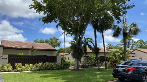 21952 Cypress Dr #40, Boca Raton, FL 33433
