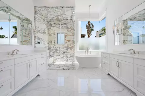 Bath - 386 Eagle Dr, Jupiter, FL 33477 photo 2 of 4