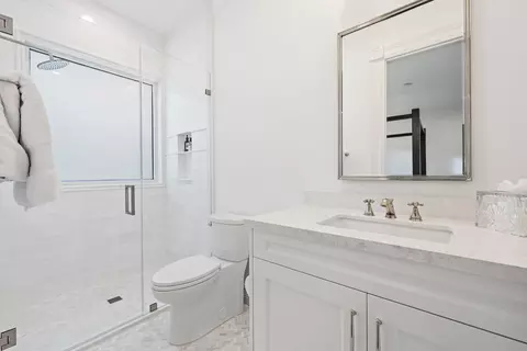 Bath - 386 Eagle Dr, Jupiter, FL 33477 photo 4 of 4
