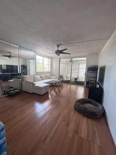 7300 NW 17th St #402, Plantation, FL 33313