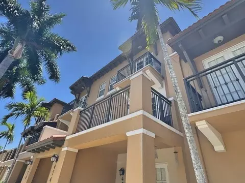 474 SW 147th Ave, Pembroke Pines, FL 33027