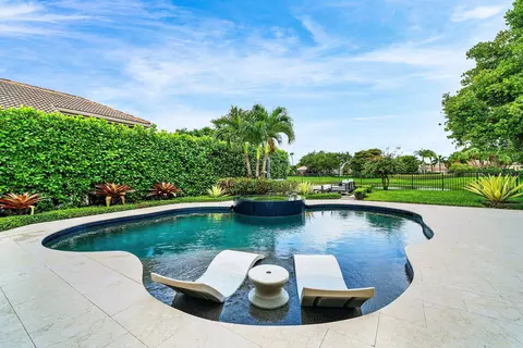 21 Somerset Dr, Palm Beach Gardens, FL 33418
