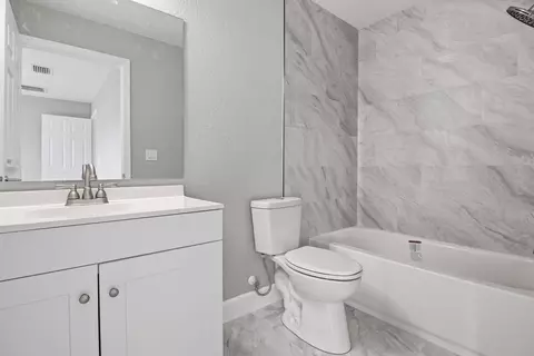 Bath - 2805 SE Carroll St, Stuart, FL 34997 photo 2 of 2