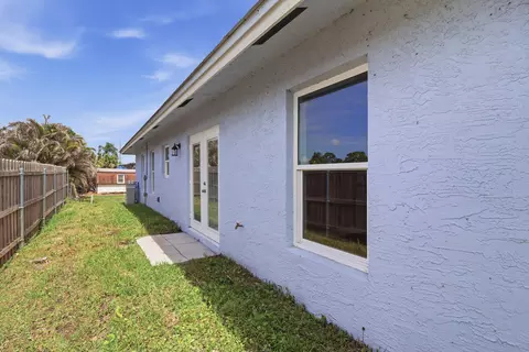 Exterior - 2805 SE Carroll St, Stuart, FL 34997 photo 2 of 3
