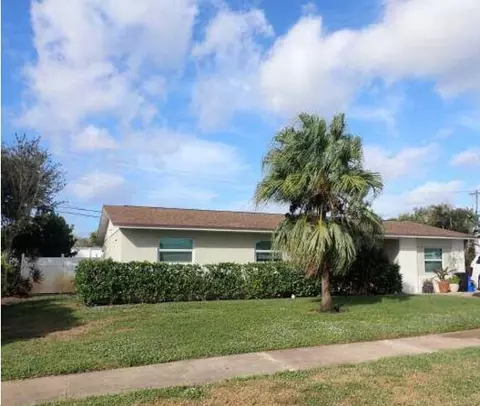 704 Juniper Dr, North Palm Beach, FL 33408