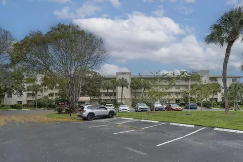 2905 Victoria Pl #G4, Coconut Creek, FL 33066