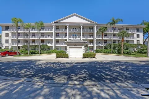 3650 Whitehall Dr #201, West Palm Beach, FL 33401