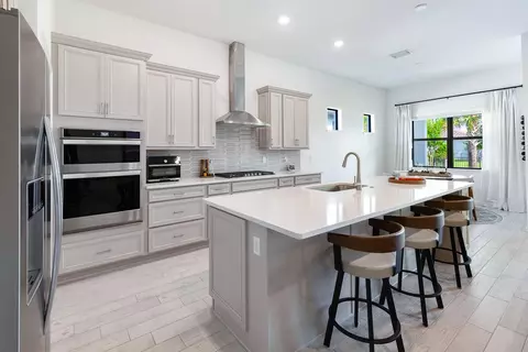 599 SE Villandry Way, Port Saint Lucie, FL 34984