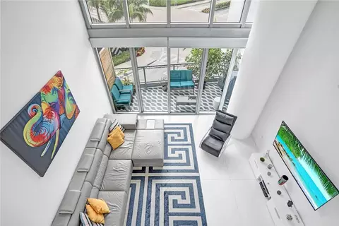 90 SW 3rd St #TH300B, Miami, FL 33130