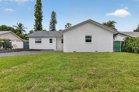 8241 NW 48th St, Lauderhill, FL 33351