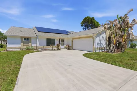 2281 SE Bowie St, Port Saint Lucie, FL 34952