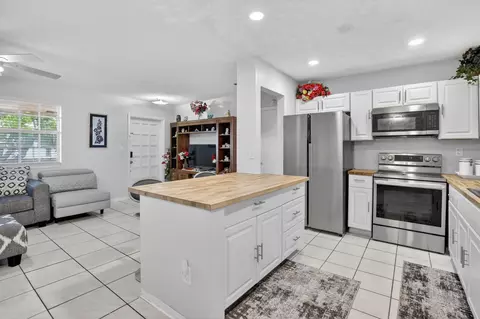 1411 NW 89th Ave, Pembroke Pines, FL 33024