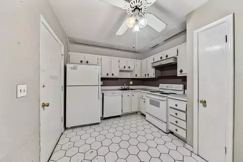4770 NW 21st St #412, Lauderhill, FL 33313