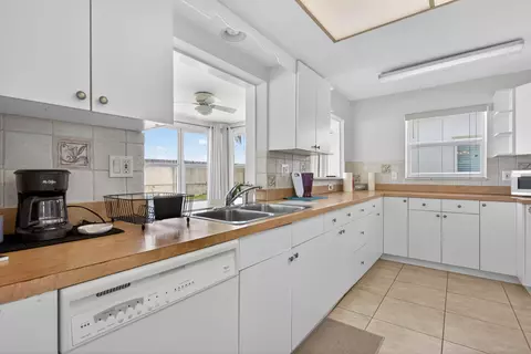 Kitchen - 3121 E Golf Blvd, Pompano Beach, FL 33064 photo 4 of 5