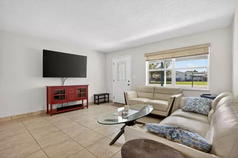 Living - 3121 E Golf Blvd, Pompano Beach, FL 33064 photo 2 of 2