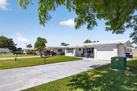 Exterior - 3121 E Golf Blvd, Pompano Beach, FL 33064 photo 3 of 14