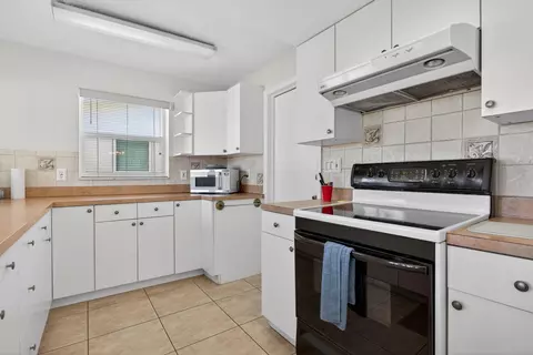 Kitchen - 3121 E Golf Blvd, Pompano Beach, FL 33064 photo 1 of 5
