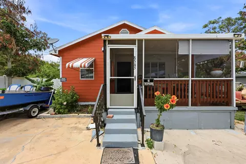 8545 SE Mars St, Hobe Sound, FL 33455