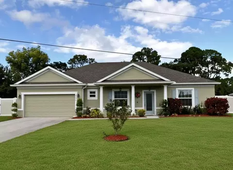 5111 NW Newark Ln, Port Saint Lucie, FL 34983