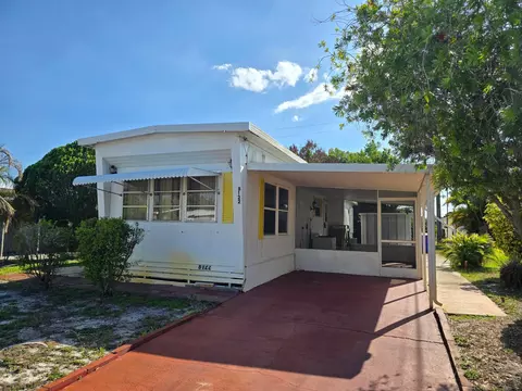8122 SE Skylark Ave, Hobe Sound, FL 33455
