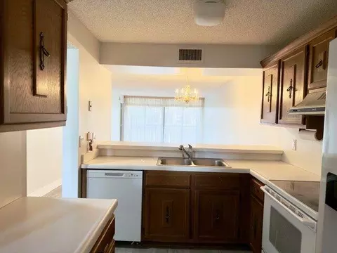 6021 Coral Lake Dr #209, Margate, FL 33063