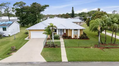5660 SE Colee Ave, Stuart, FL 34997 photo 3