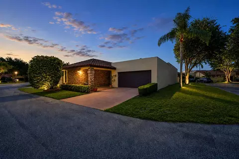 6906 Palmar Ct, Boca Raton, FL 33433