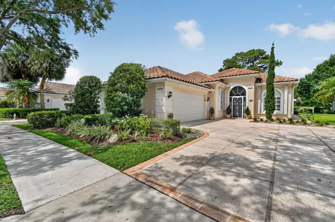8268 SE Palm Hammock Ln, Hobe Sound, FL 33455