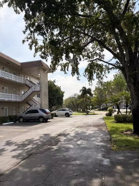 5103 NW 35th St #401, Lauderdale Lakes, FL 33319