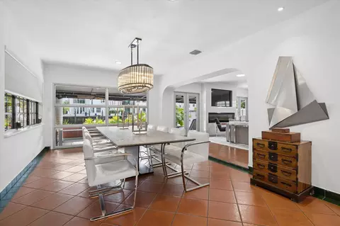 325 Coconut Isle Dr, Fort Lauderdale, FL 33301
