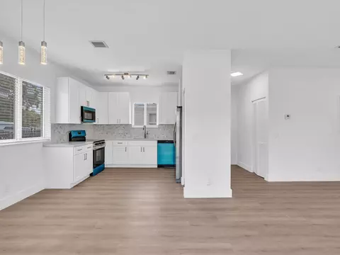 2410 NW 43rd St, Miami, FL 33142