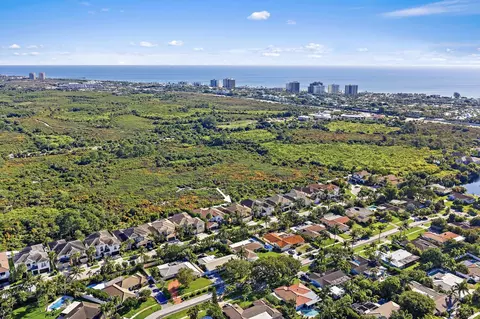 1715 W Hemingway Dr, Juno Beach, FL 33408