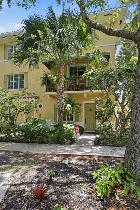 135 W Indian Crossing Cir, Jupiter, FL 33458